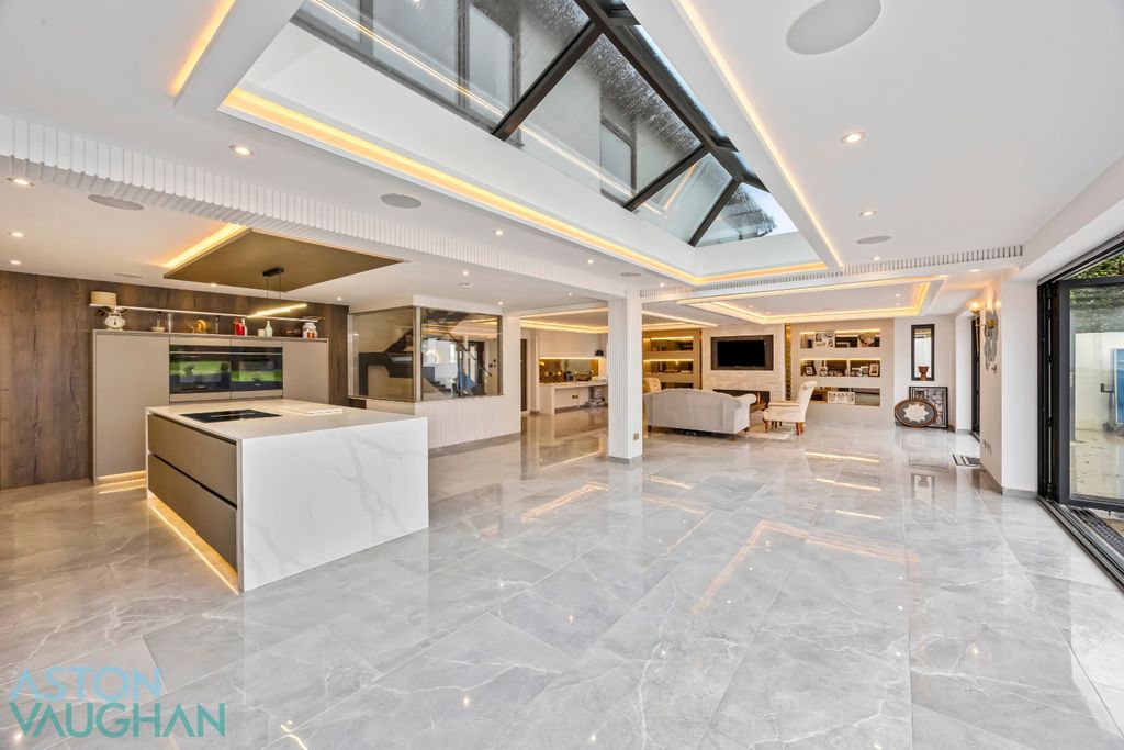 Property photo 2 of 46 4976861