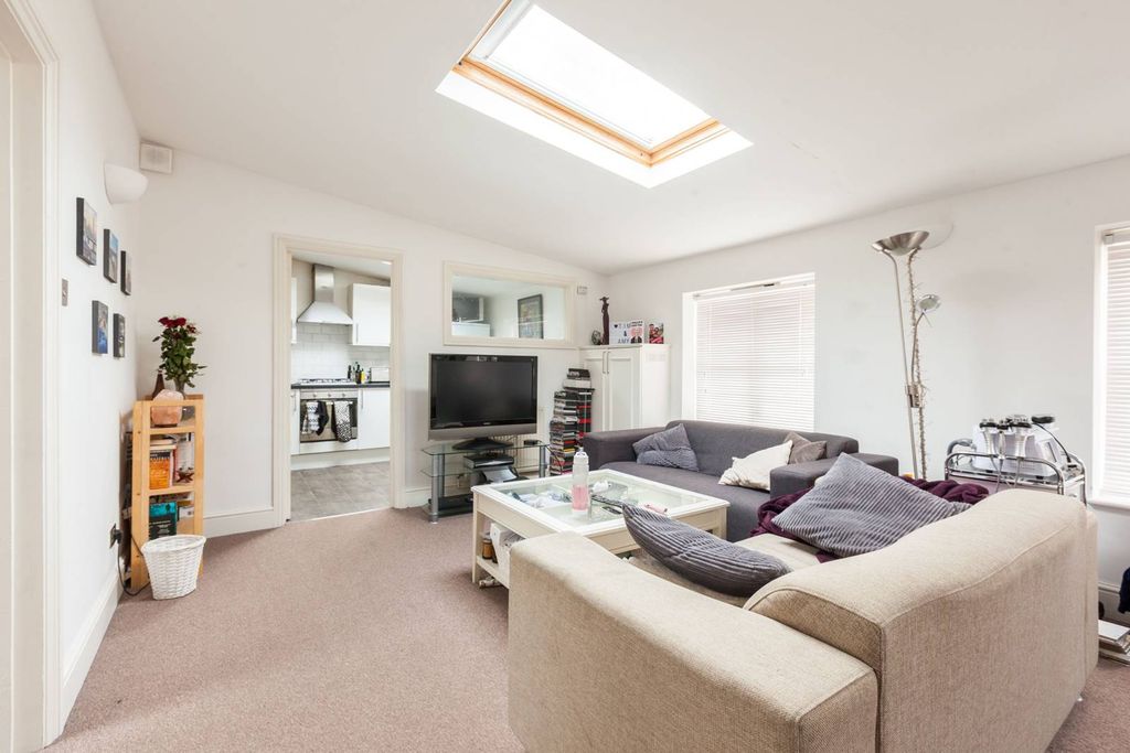 Property photo 2 of 6