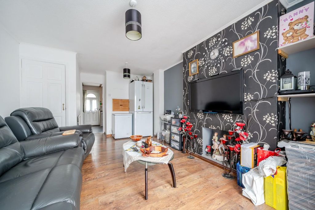 Property photo 3 of 15 1396963-8-695Fa52A0770F.Jpg