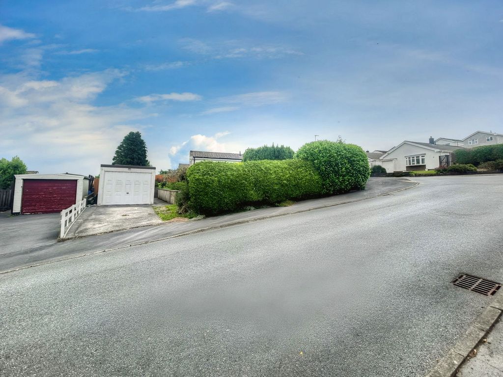 Property photo 3 of 27