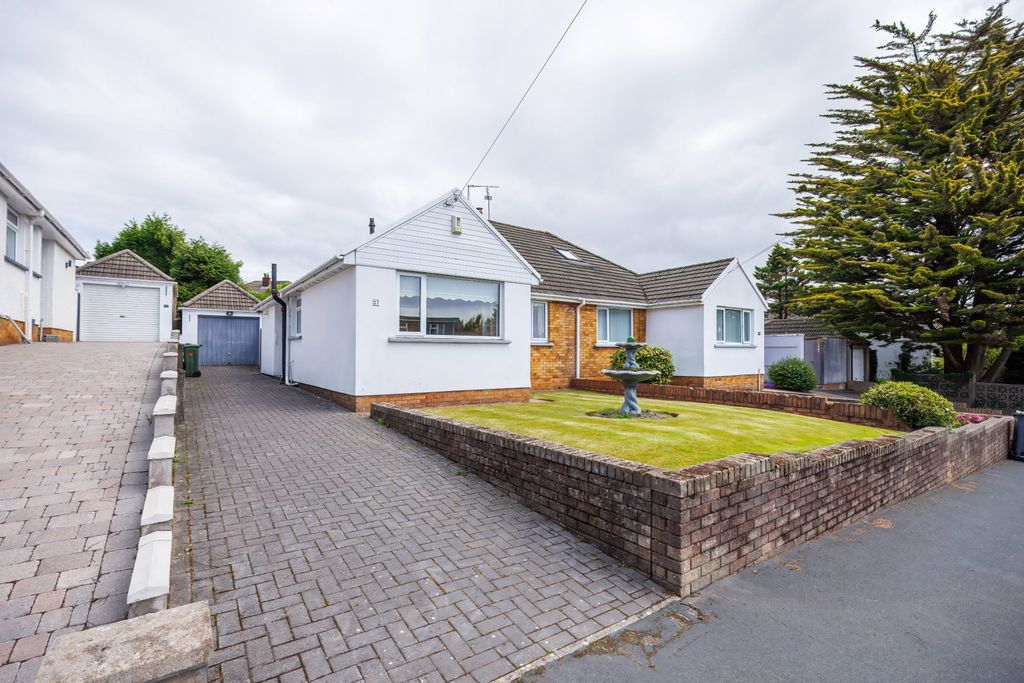 Property photo 2 of 33