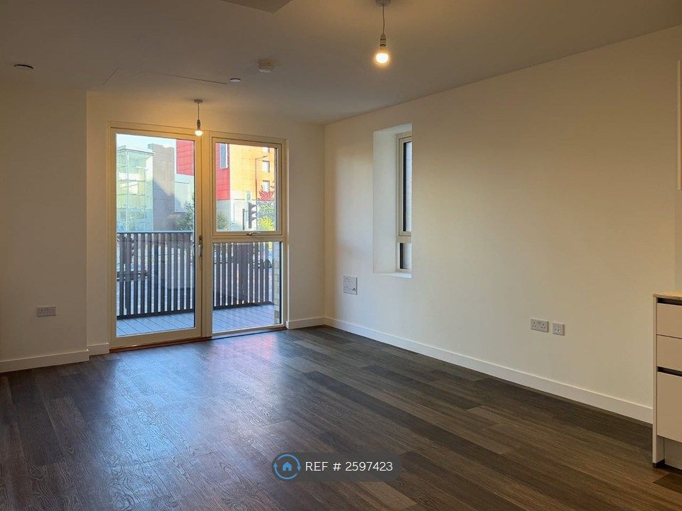 Property photo 2 of 23 Unfurnished, As Let