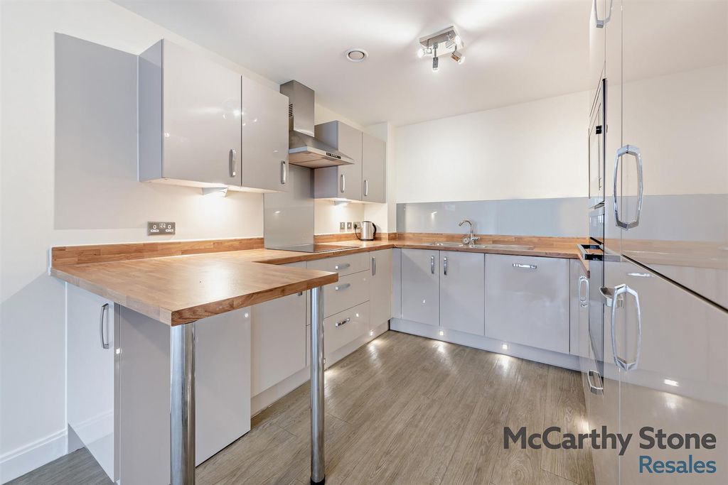 Property photo 2 of 25 Open Plan Living Room/Kitchen