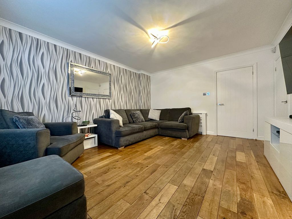 Property photo 3 of 23 Lounge