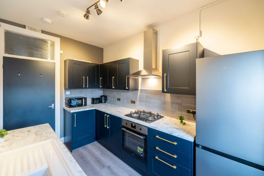 Property photo 3 of 10 93Bs - Kitchen