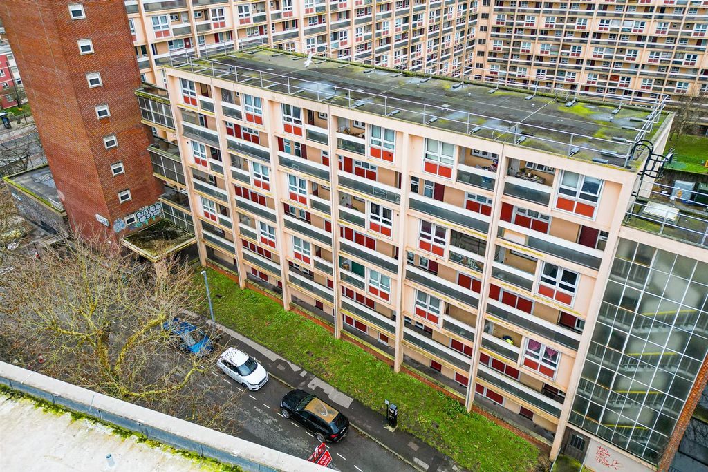 Property photo 2 of 28 17 Underdown House, Guinea Street, Redcliffe, Bris