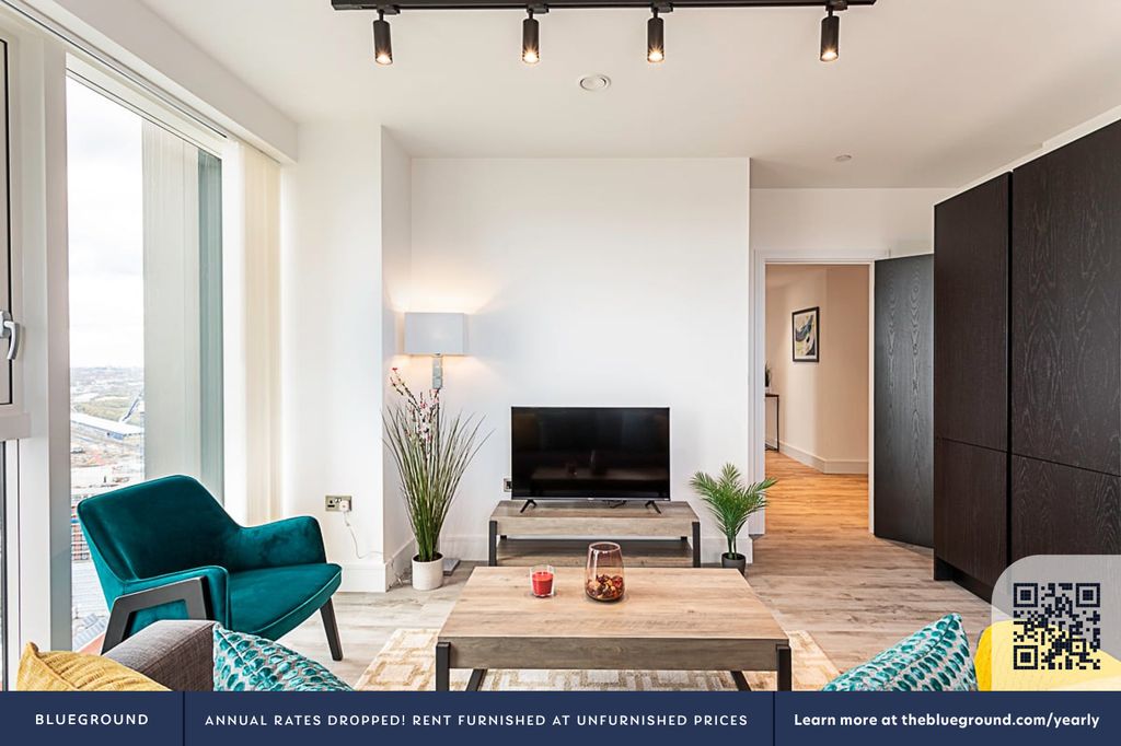 Property photo 3 of 28 Living Room