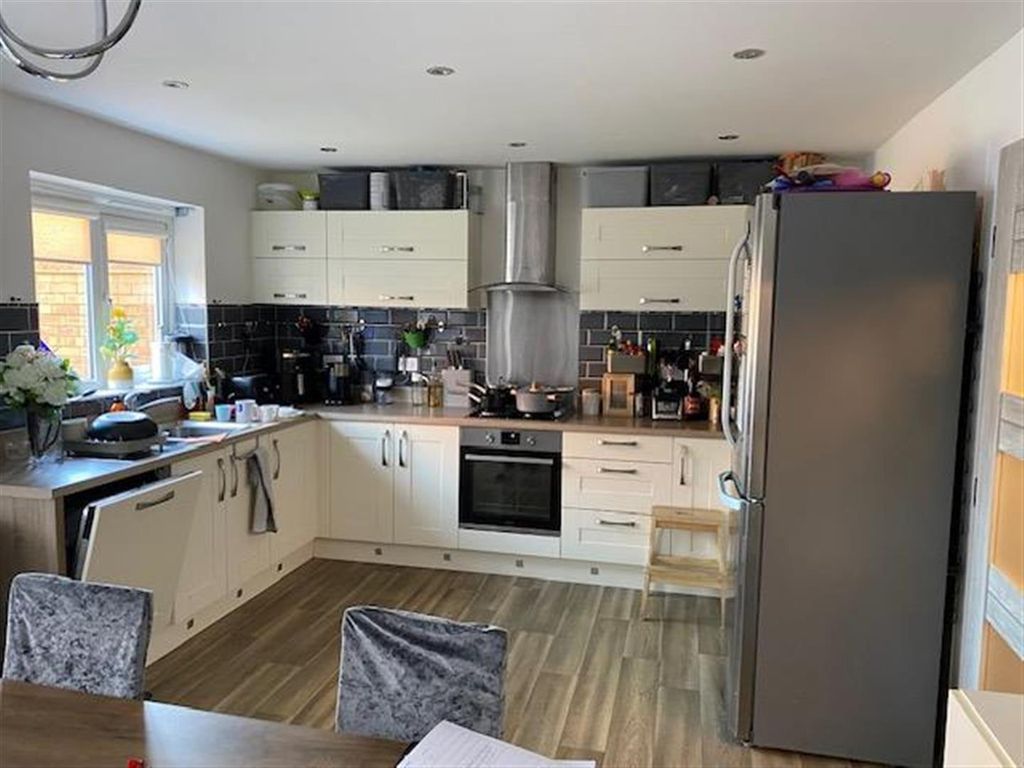 Property photo 2 of 32