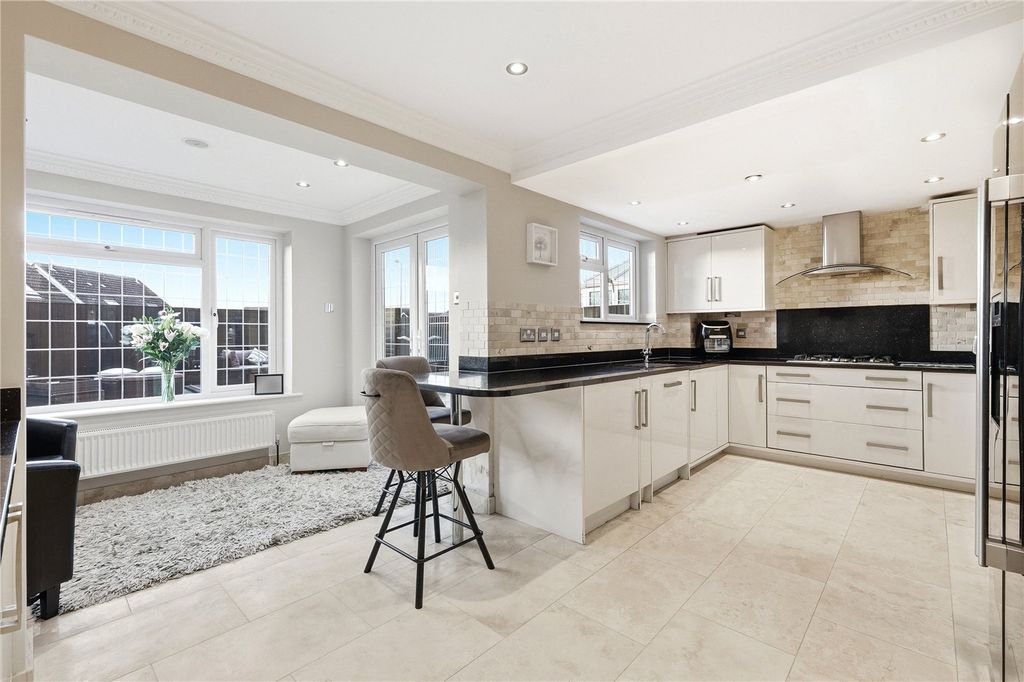 Property photo 2 of 17 Family Kitchen