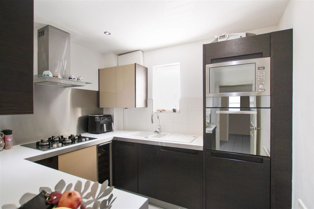 Property photo 3 of 21