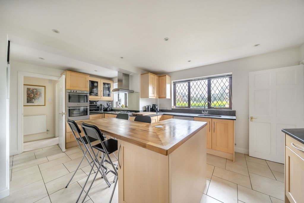 Property photo 2 of 21 8-6818c4E0Ba3Db-1...