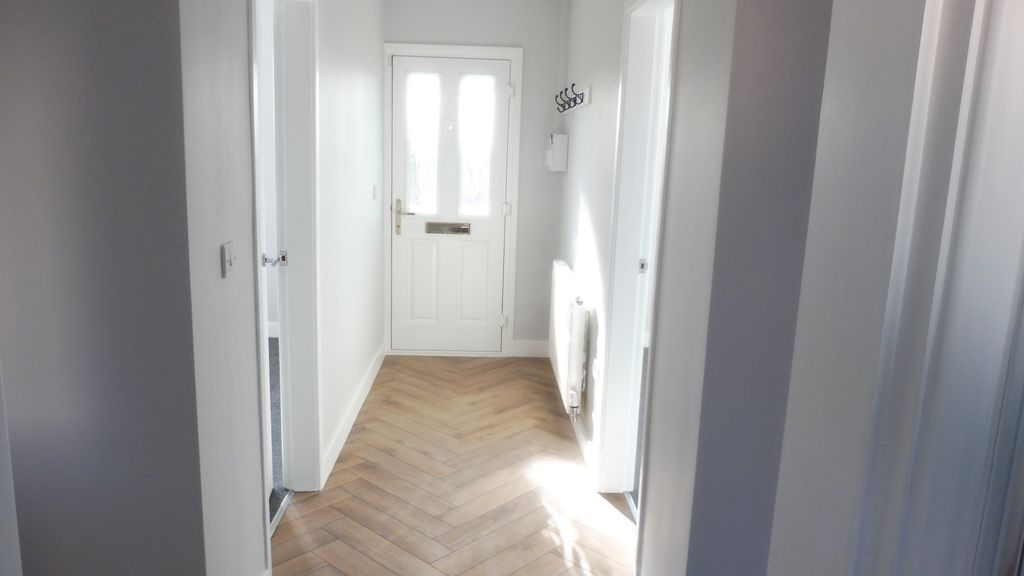Property photo 3 of 14 Entrance Hall