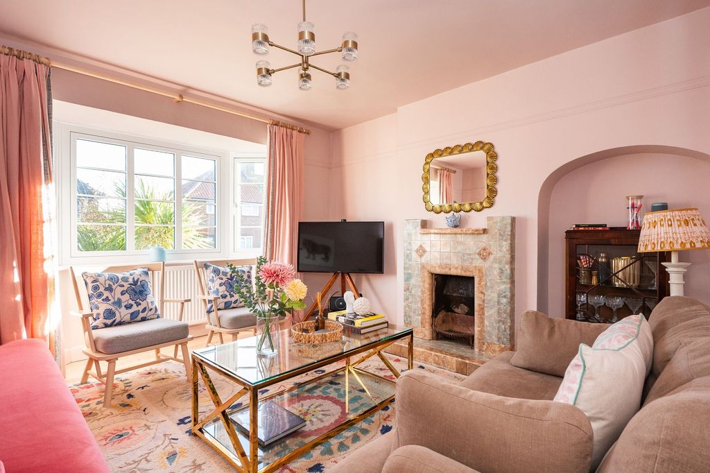 Property photo 2 of 41