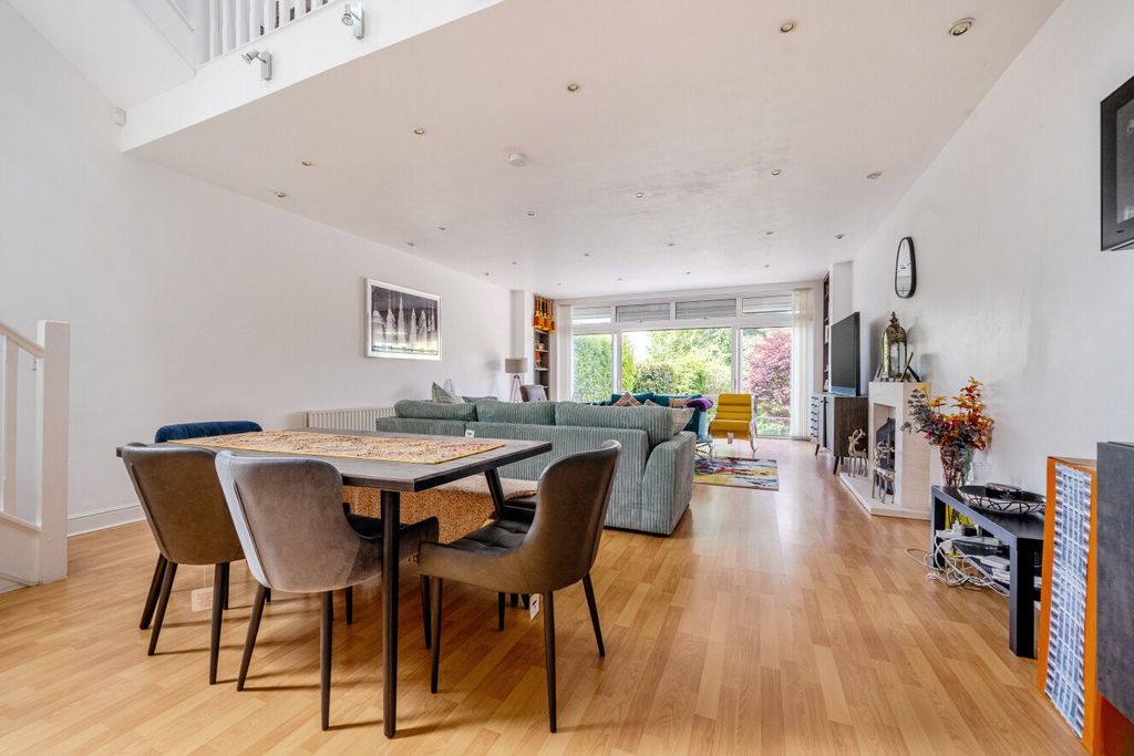 Property photo 3 of 26 Picture No. 24