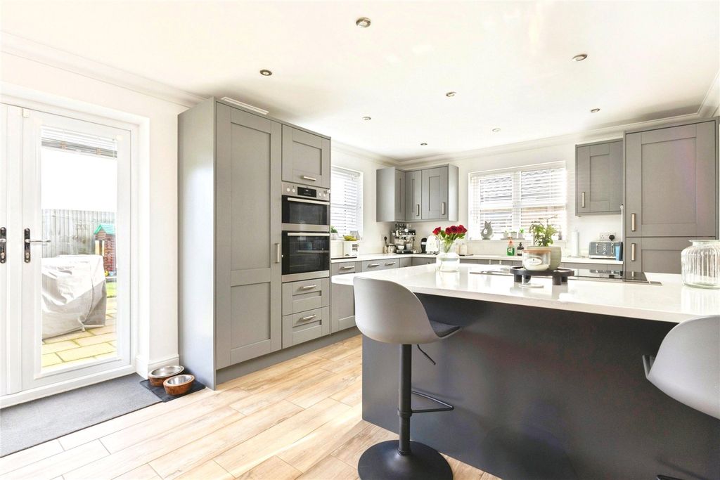 Property photo 2 of 21 Picture No. 26