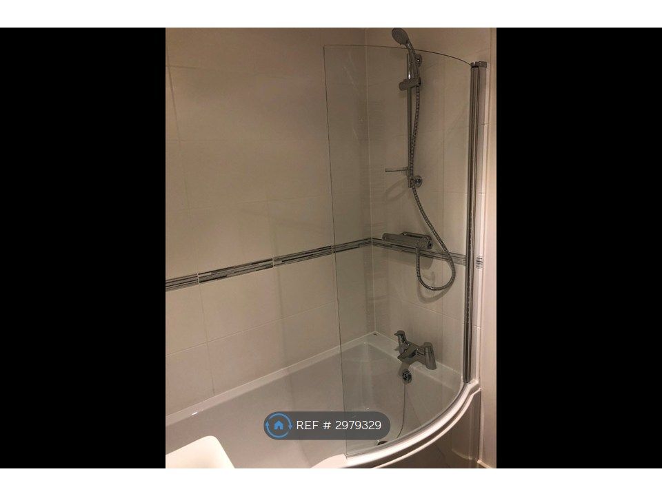 Property photo 3 of 8 Family Bathroom