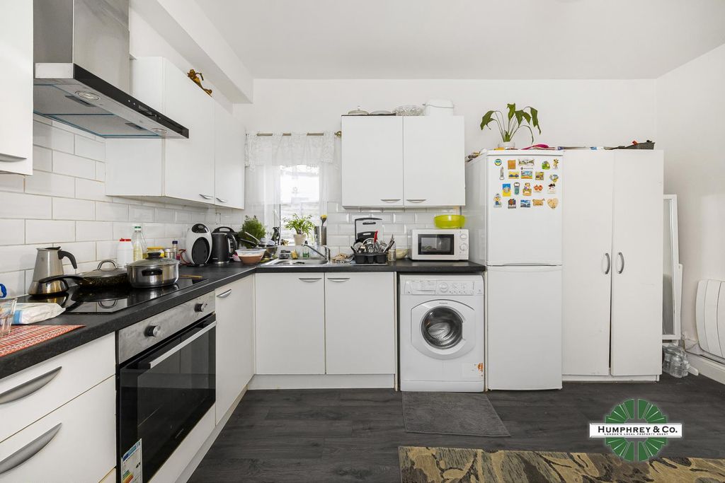 Property photo 1 of 13 Two Bedroom Ground Floor Apartment