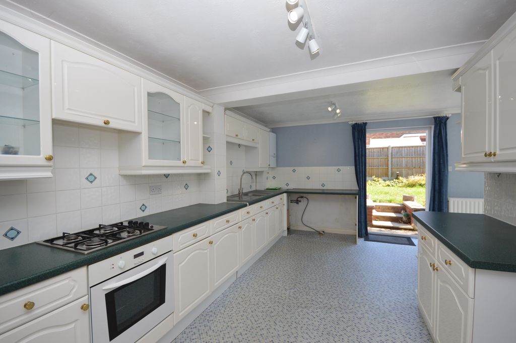 Property photo 2 of 9 Kitchen