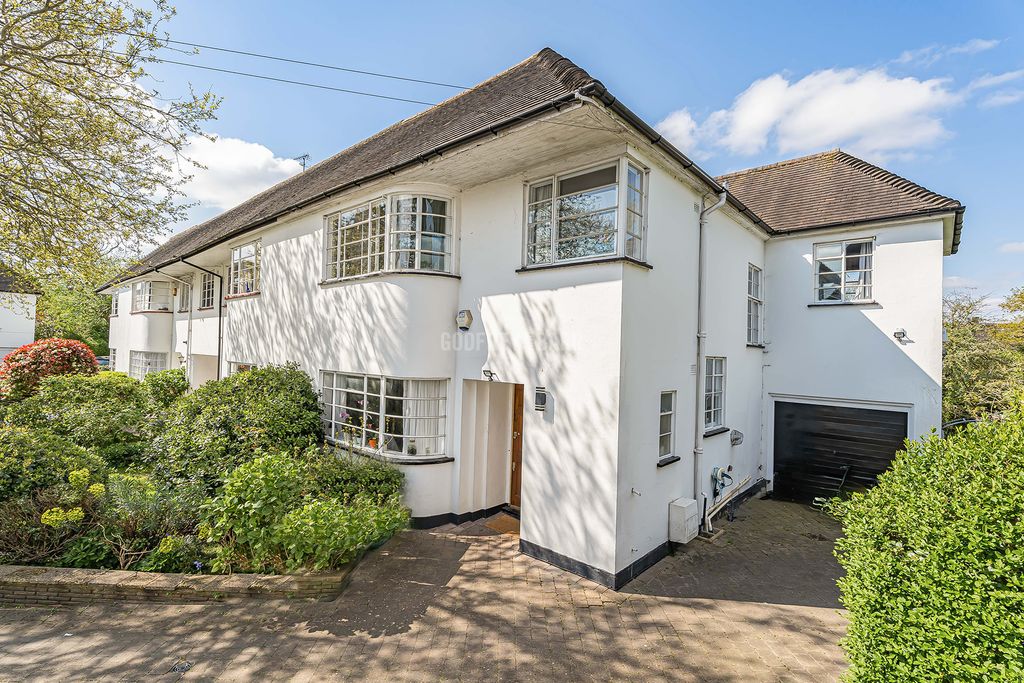 Property photo 2 of 28