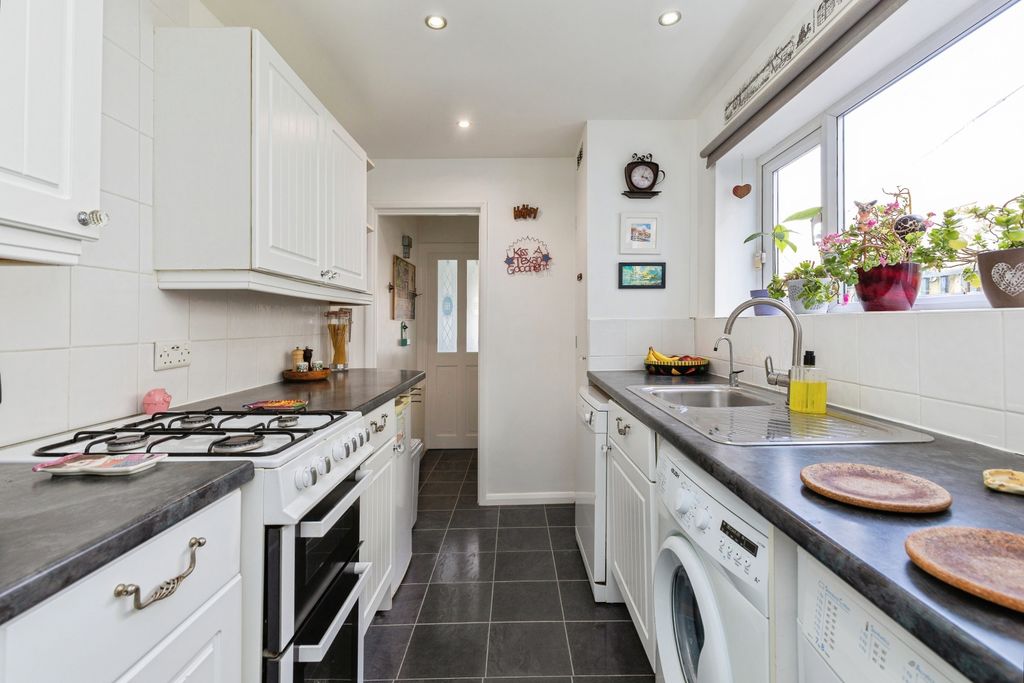 Property photo 3 of 20 Kitchen