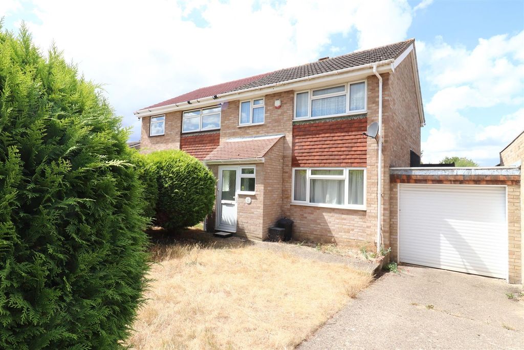 Property photo 1 of 9 6 Loxwood Close.Jpg