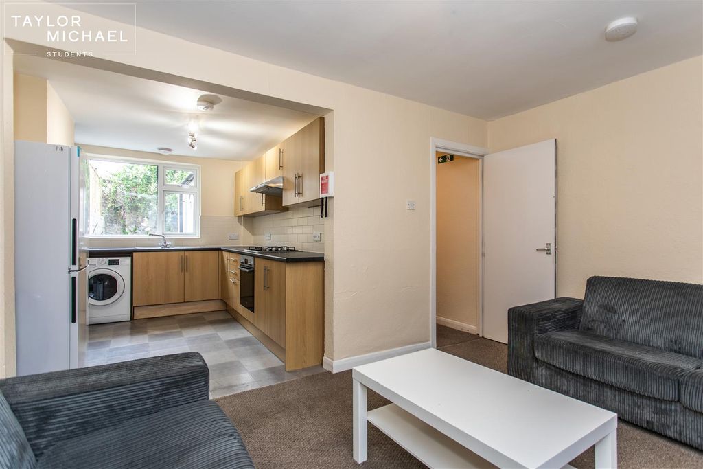 Property photo 1 of 19 Living Room