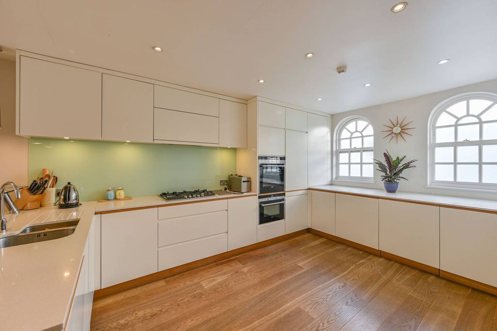 Property photo 2 of 68