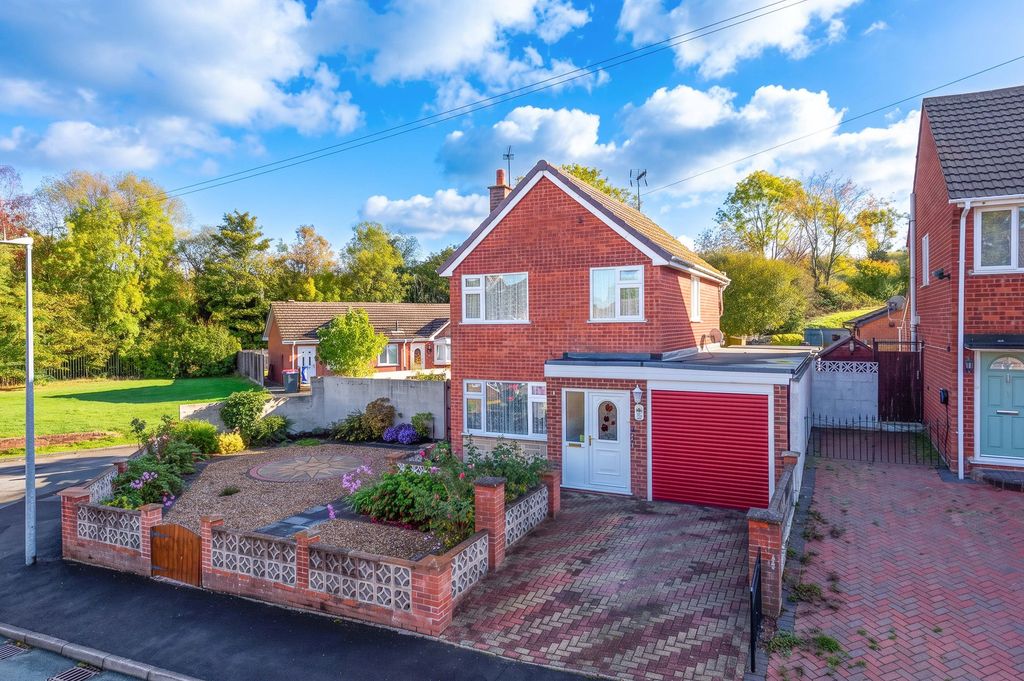 Property photo 1 of 32