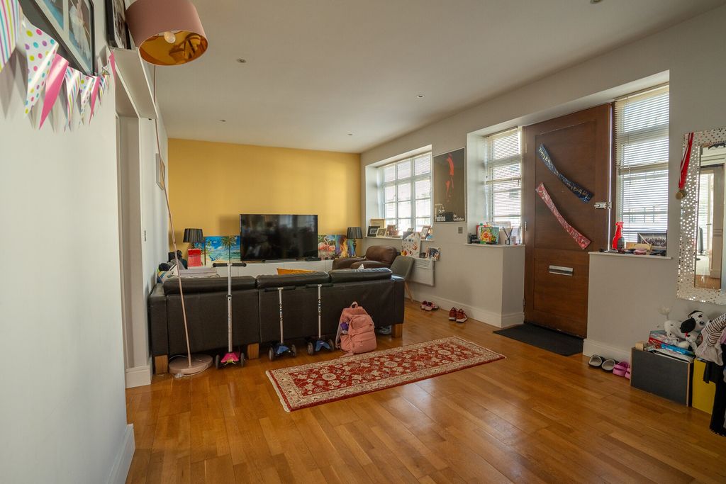 Property photo 3 of 20