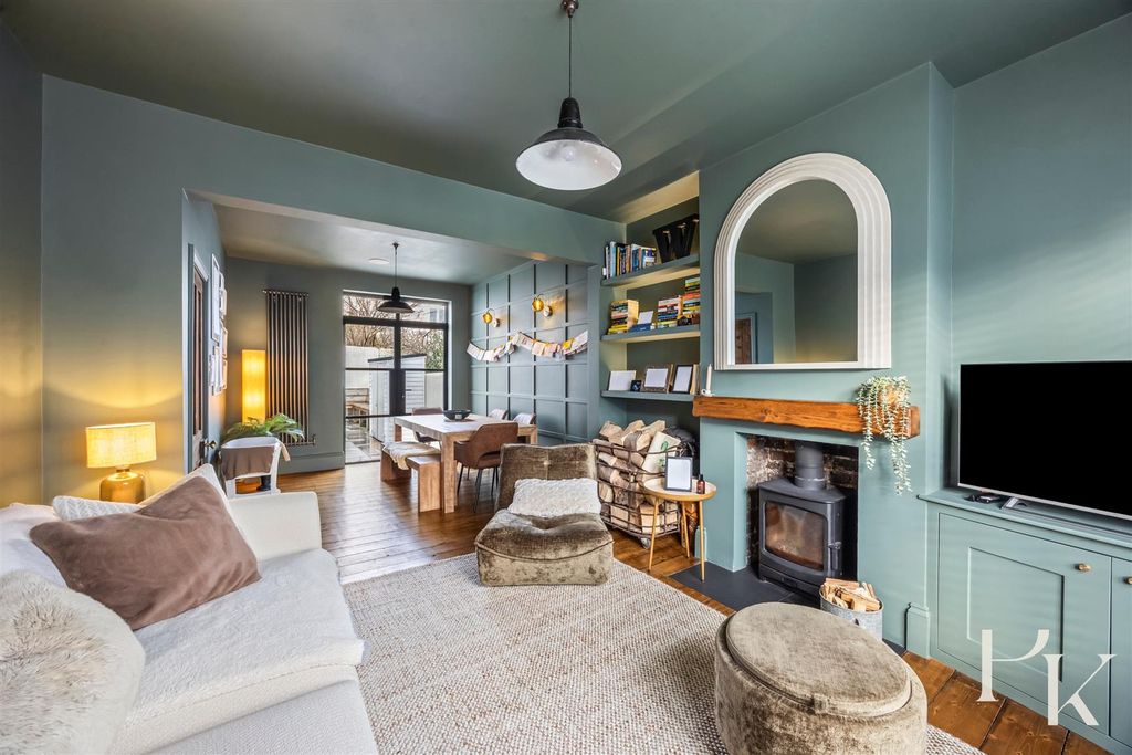 Property photo 2 of 25 Living Room