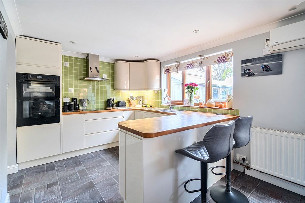 Property photo 3 of 32 Picture No. 23