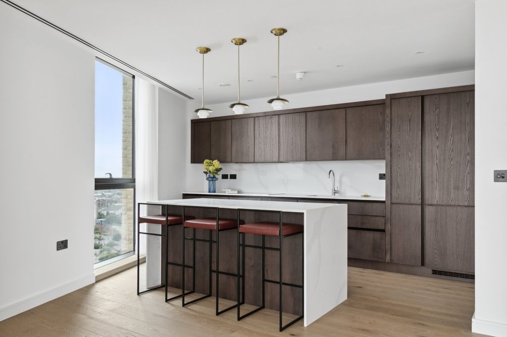 Property photo 2 of 25