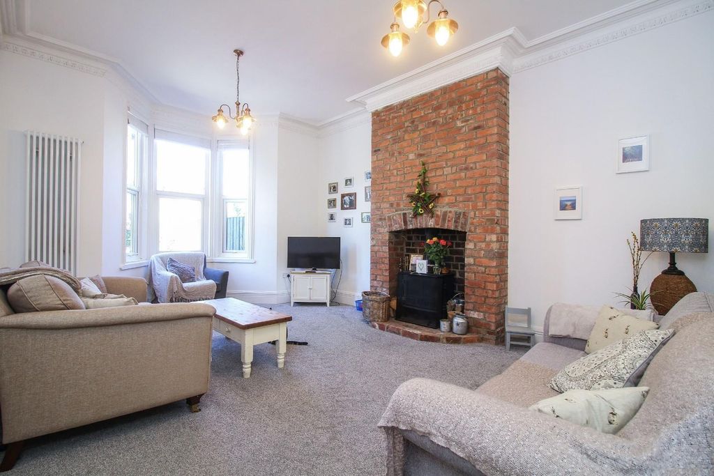 Property photo 2 of 19 2