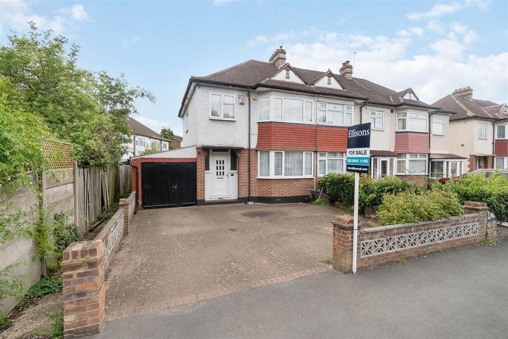 Property photo 1 of 12 Wandle Road