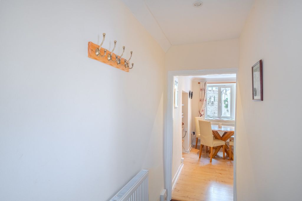 Property photo 3 of 27