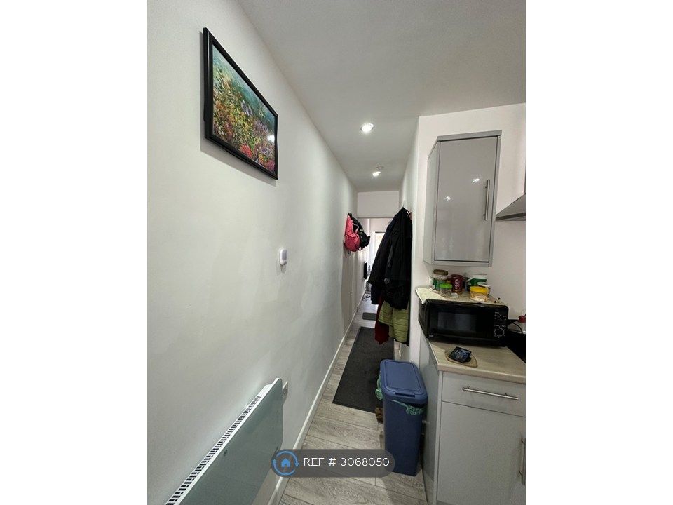 Property photo 3 of 7 Passage