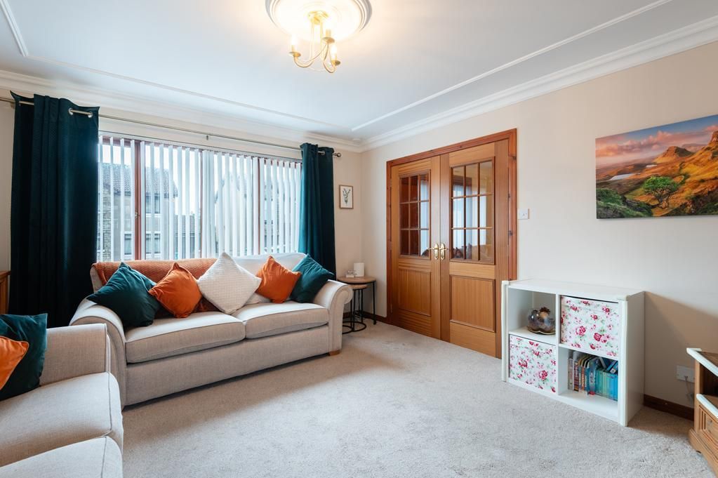 Property photo 2 of 19 Lev1499Pem Lounge