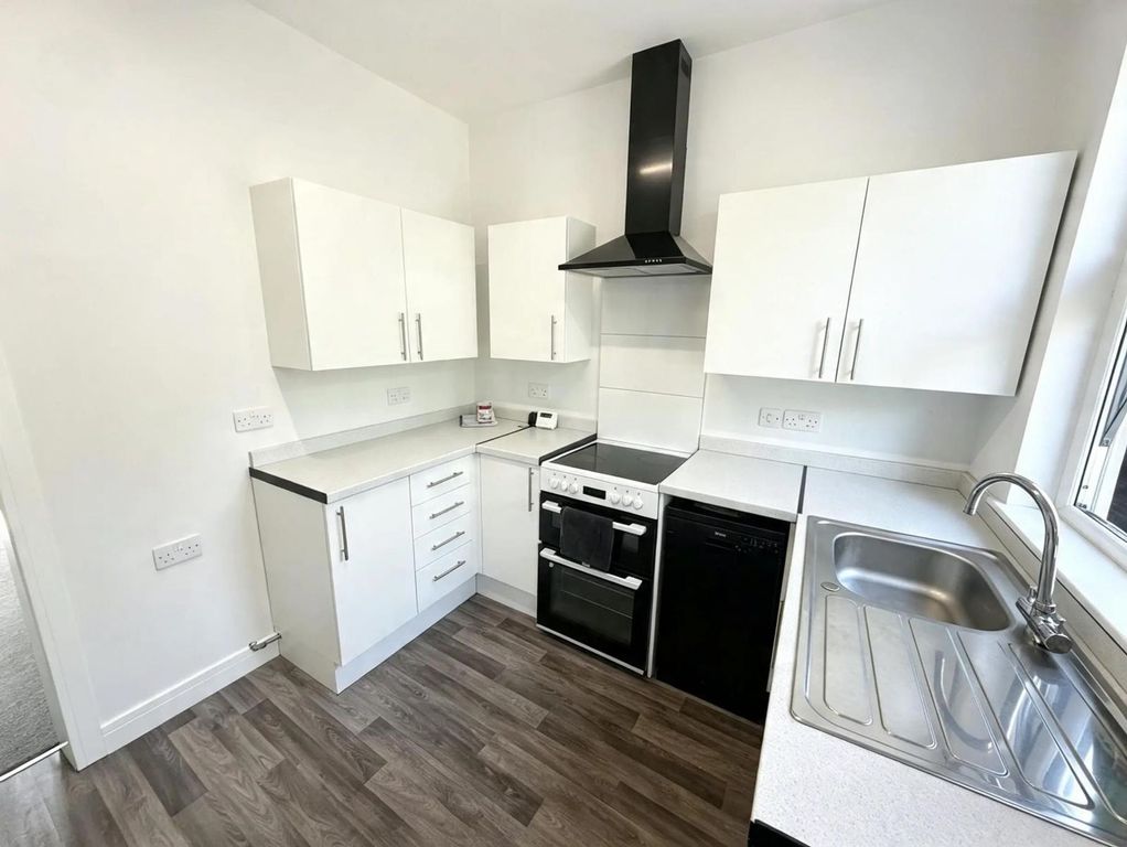 Property photo 1 of 9 Kitchen