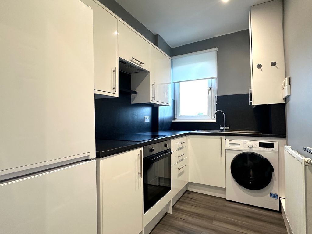 Property photo 3 of 8 Kitchen