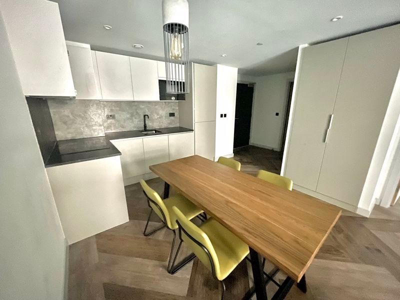 Property photo 1 of 10 Photo 8