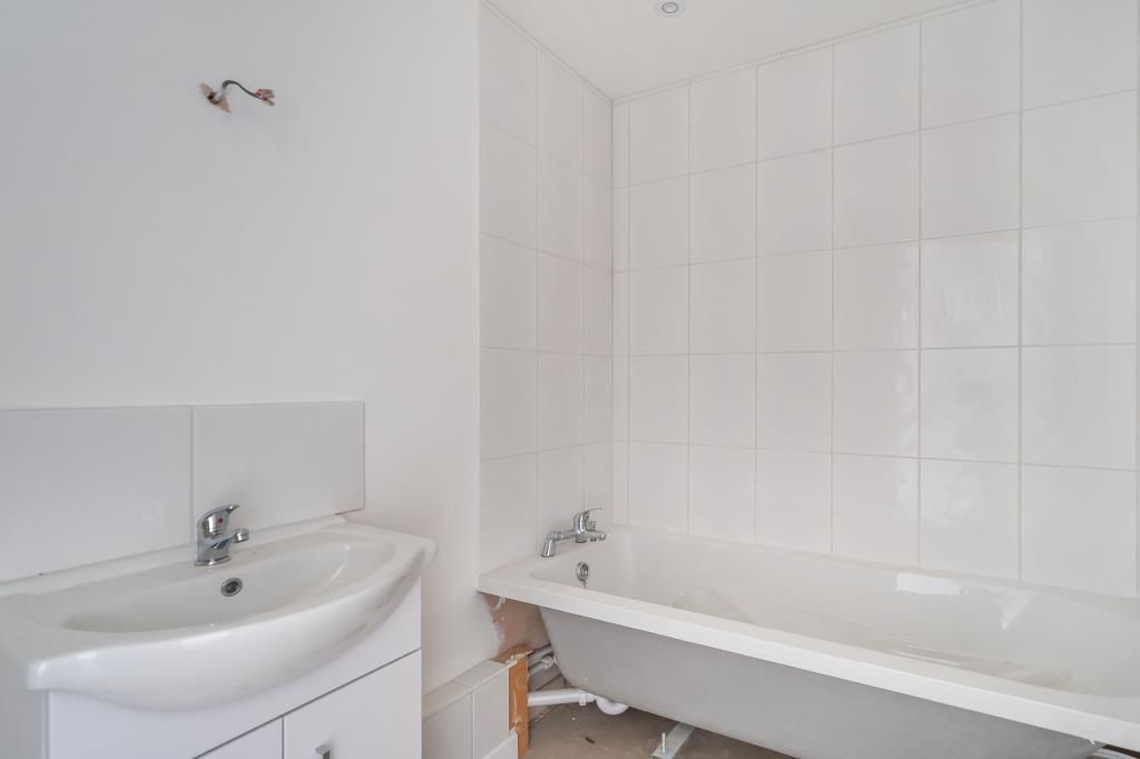 Property photo 3 of 11 Bathroom