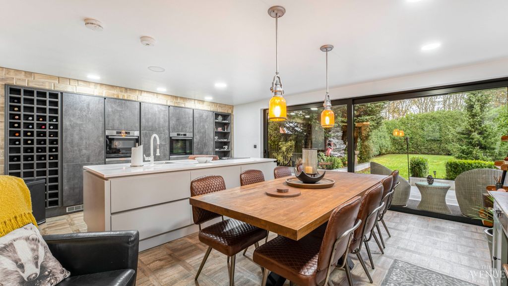 Property photo 3 of 28 4616516