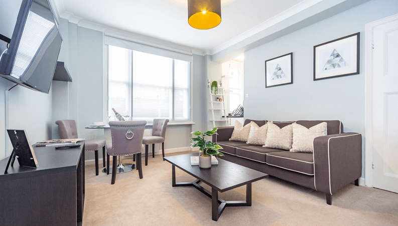 Property photo 1 of 7 A Good Sized Studio Apartment On The 8th Floor Of This Beautiful Red Brick Building, Situated In The Heart Of London’S Fashionable Mayfair, Neighbouring The Famous Berkeley Square.