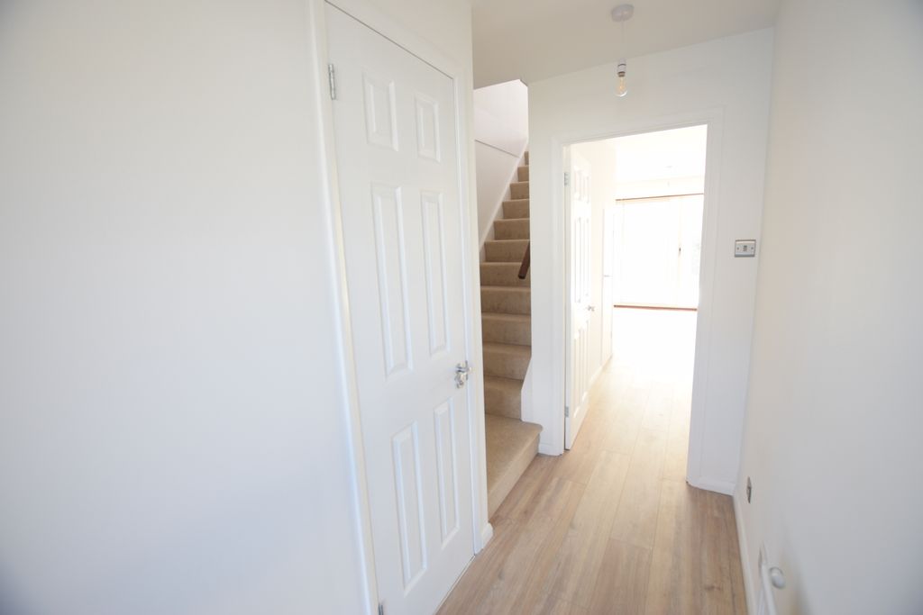 Property photo 2 of 22 Hallway