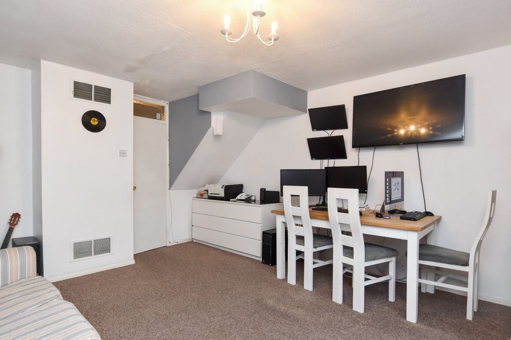 Property photo 2 of 21 Picture No. 19