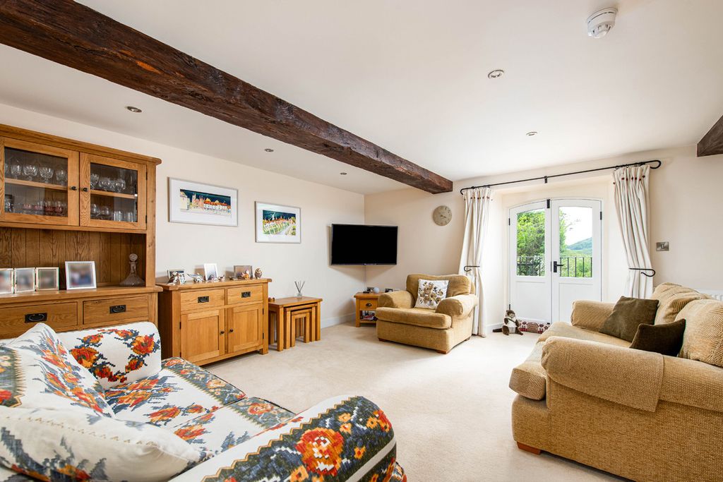 Property photo 2 of 33