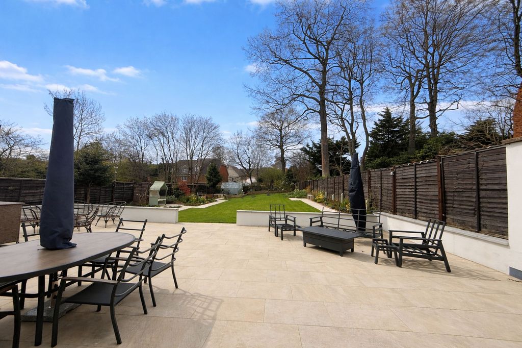 Property photo 3 of 28