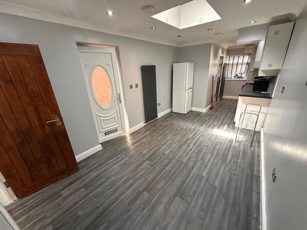 Property photo 1 of 6 Lounge