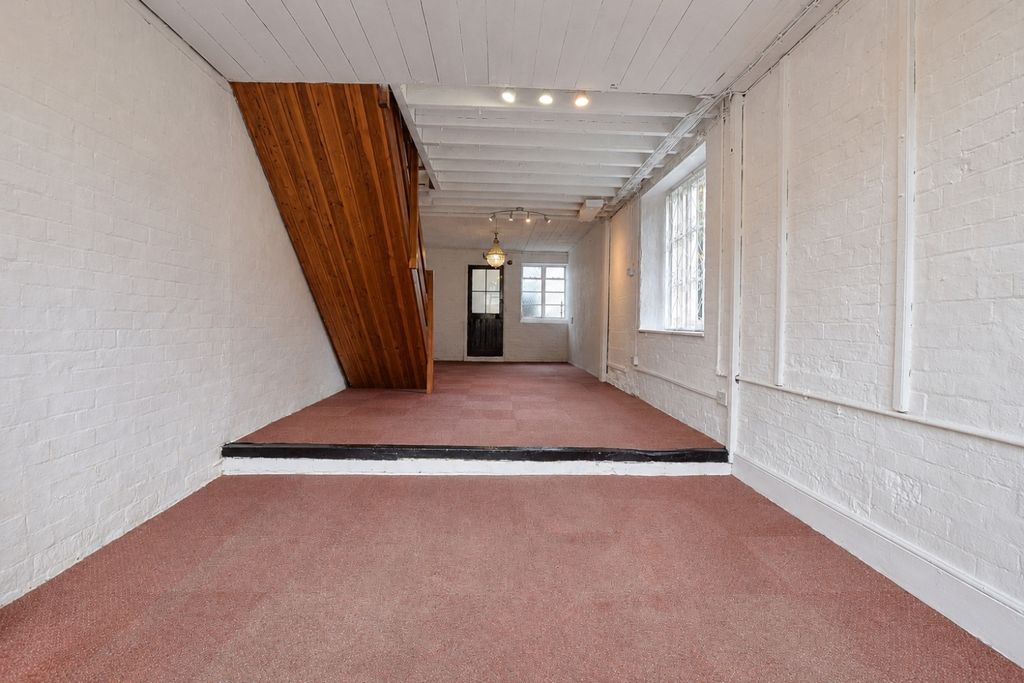 Property photo 3 of 5 2D304197-E8A7-4F14-B329-0E1A3B6Cbb7E