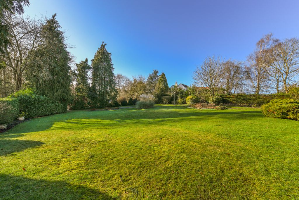 Property photo 2 of 43